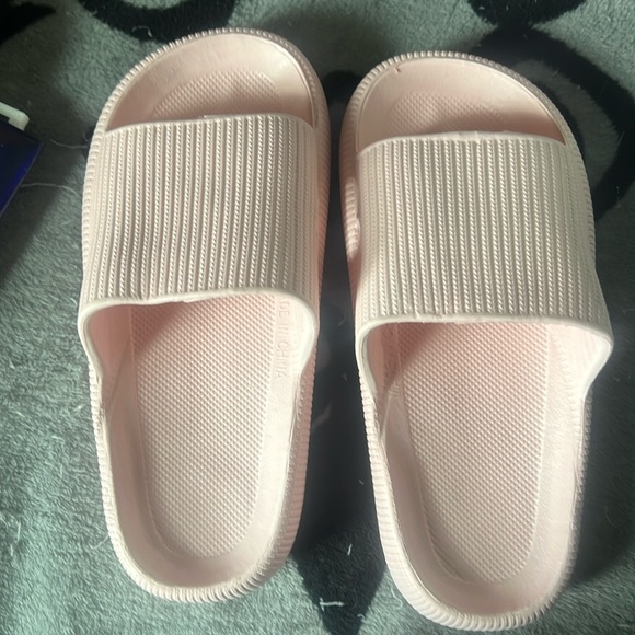 Pink Foam Slides Baby Pink Size 4 - Picture 1 of 2